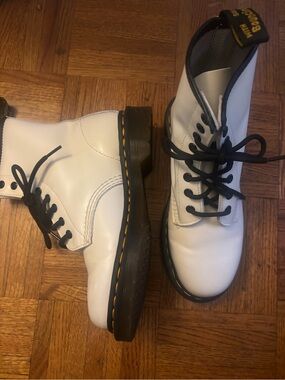 Dr. Martens White Leather Lace-Up Boots with Black Laces Mens 5 No Box
